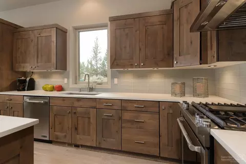 60457 Kangaroo Loop, Bend, OR 97702 photo 4