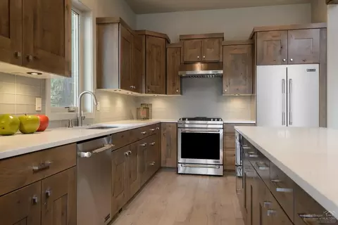 60457 Kangaroo Loop, Bend, OR 97702 photo 5
