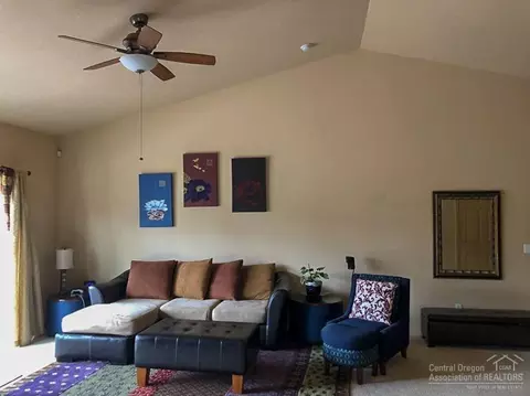 61527 Blakely Rd, Bend, OR 97702 photo 2
