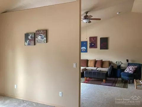 61527 Blakely Rd, Bend, OR 97702 photo 4