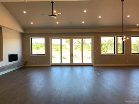 19179 Gateway Loop, Bend, OR 97702 photo 9