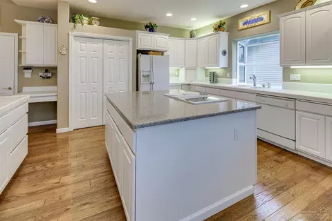 55581 Big River Dr, Bend, OR 97707 photo 14