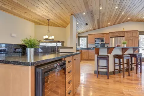 57665 Poplar Loop, Sunriver, OR 97707 photo 4