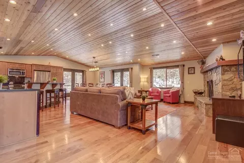 57665 Poplar Loop, Sunriver, OR 97707 photo 2