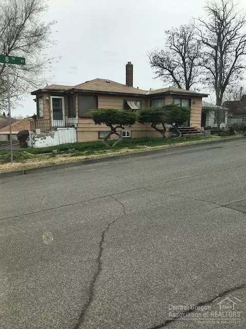702 SE 8th, Pendleton, OR 97801 photo 1