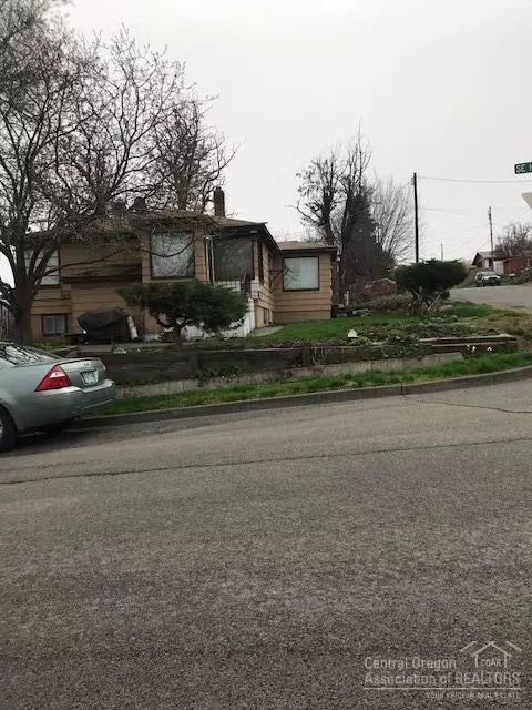 702 SE 8th, Pendleton, OR 97801 photo 2