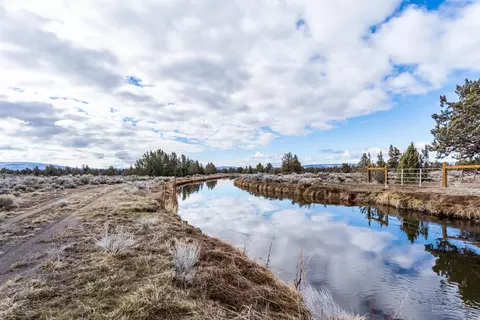 25965 Walker Rd, Bend, OR 97701 photo 2