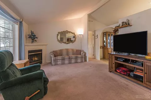 2615 NE Wintergreen Dr, Bend, OR 97701 photo 2