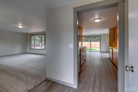 19420 Apache Rd, Bend, OR 97702 photo 3