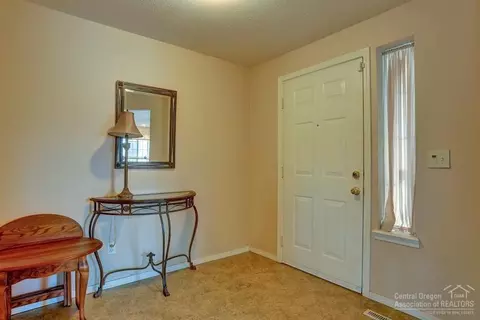 20033 Powers Rd, Bend, OR 97702 photo 2