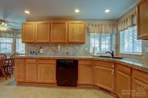 20033 Powers Rd, Bend, OR 97702 photo 10