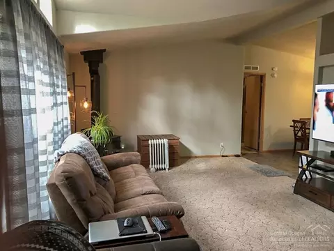 53346 Pole Pine Rd, La Pine, OR 97739 photo 2