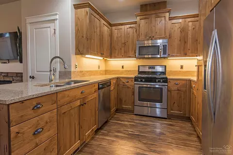 20811 NE Boulderfield Ave, Bend, OR 97701 photo 3
