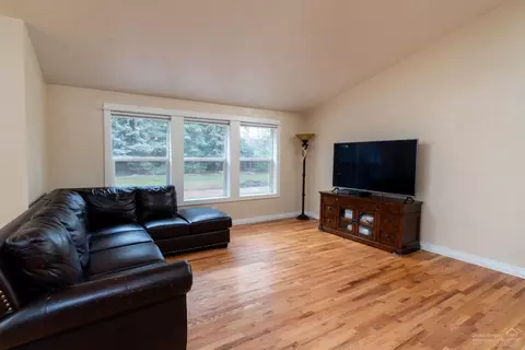 61245 Victory Loop, Bend, OR 97701 photo 9