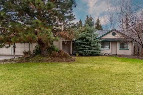 61245 Victory Loop, Bend, OR 97701 photo 2