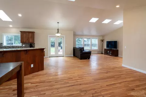 61245 Victory Loop, Bend, OR 97701 photo 8