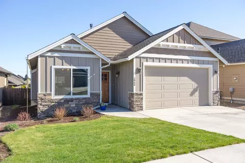 2966 NE Flagstone Ave, Bend, OR 97701 photo 2