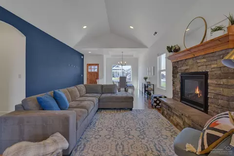 2966 NE Flagstone Ave, Bend, OR 97701 photo 9