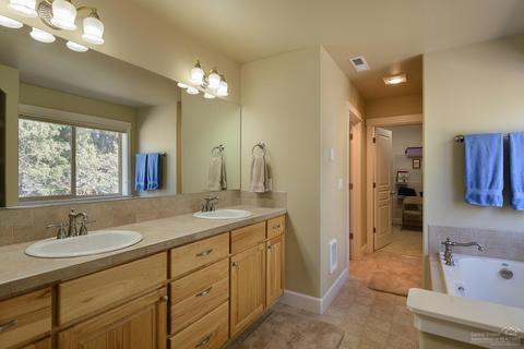 20430 Jacklight Ln, Bend, OR 97702 photo 14