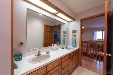 19192 Dusty Loop, Bend, OR 97703 photo 16