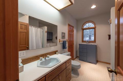 19192 Dusty Loop, Bend, OR 97703 photo 11
