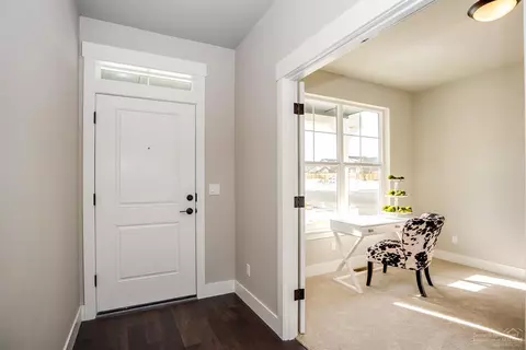 2872 NE Marea Dr, Bend, OR 97701 photo 2