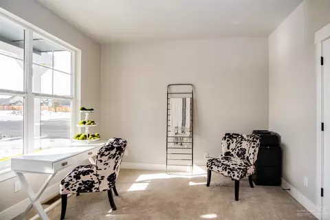 2872 NE Marea Dr, Bend, OR 97701 photo 3