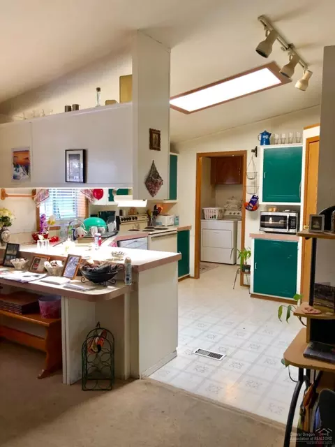 19717 SW Volare Ln, Bend, OR 97702 photo 12