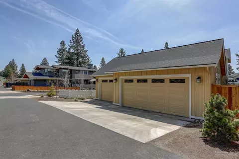 1919 NW Fields St, Bend, OR 97703 photo 25
