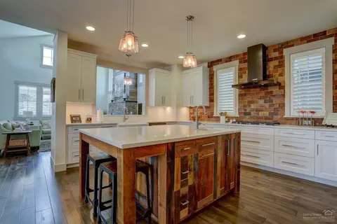 1919 NW Fields St, Bend, OR 97703 photo 9