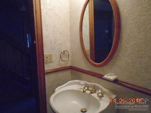63554 Overtree Rd, Bend, OR 97701 photo 9