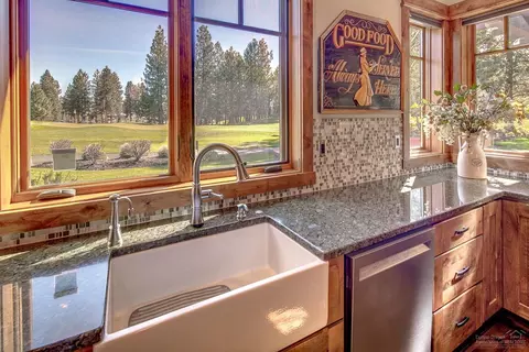 60260 Sunset View Dr, Bend, OR 97702 photo 6