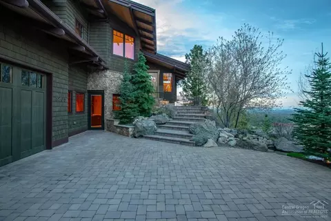 1205 NW Remarkable Dr, Bend, OR 97703 photo 2