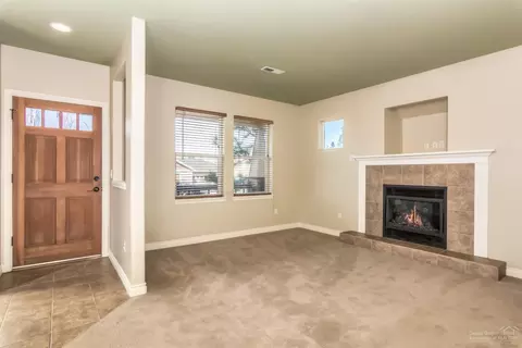 60914 Garrison Dr, Bend, OR 97702 photo 2