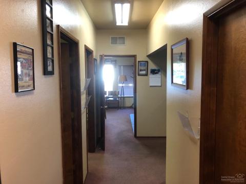 932 NE 9th St, Bend, OR 97701 photo 6
