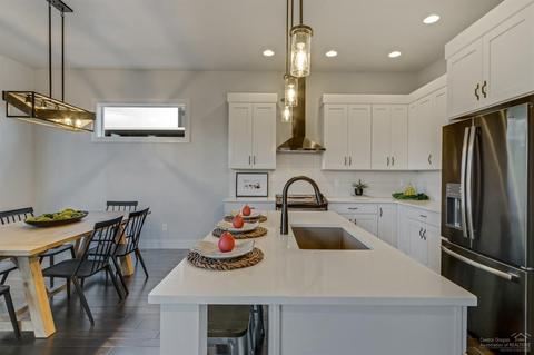 63389 NW Milestone Dr, Bend, OR 97703 photo 6