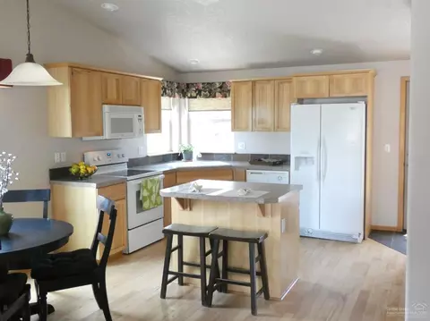 16465 Heath Dr, La Pine, OR 97739 photo 4