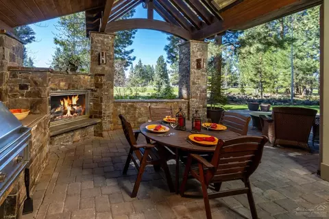 61445 Tam Mcarthur Loop, Bend, OR 97702 photo 4