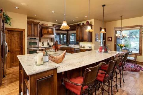 61445 Tam Mcarthur Loop, Bend, OR 97702 photo 3