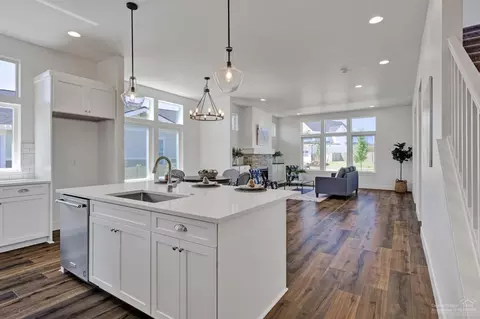 60077 SE Ruby Peak Loop, Bend, OR 97702 photo 12