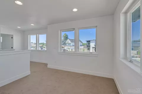 60077 SE Ruby Peak Loop, Bend, OR 97702 photo 18