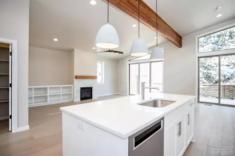 63141 Iner Loop, Bend, OR 97701 photo 1