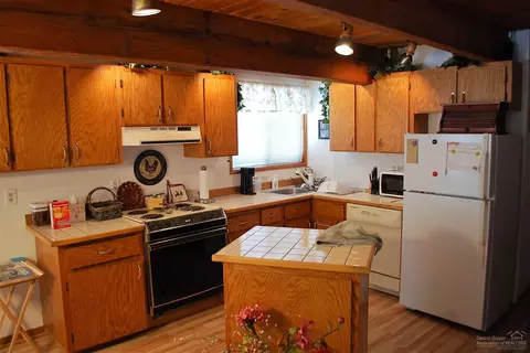 53330 Holtzclaw, La Pine, OR 97739 photo 7