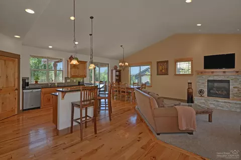 34 NW Skyliner Summit Loop, Bend, OR 97703 photo 4