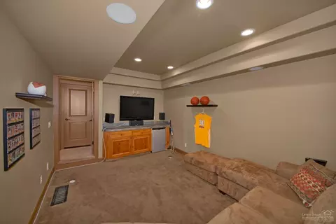 34 NW Skyliner Summit Loop, Bend, OR 97703 photo 17