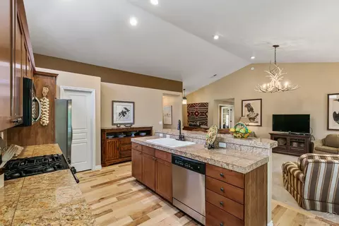 19481 Fishhawk Loop, Bend, OR 97702 photo 8