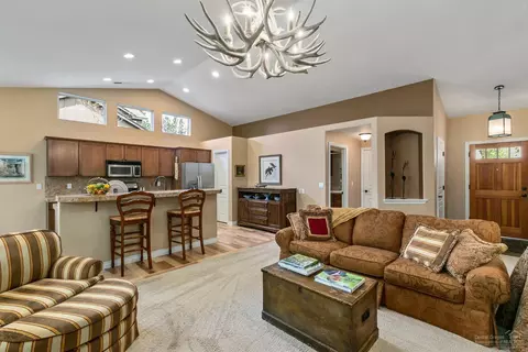 19481 Fishhawk Loop, Bend, OR 97702 photo 4