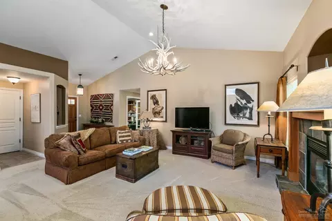 19481 Fishhawk Loop, Bend, OR 97702 photo 3