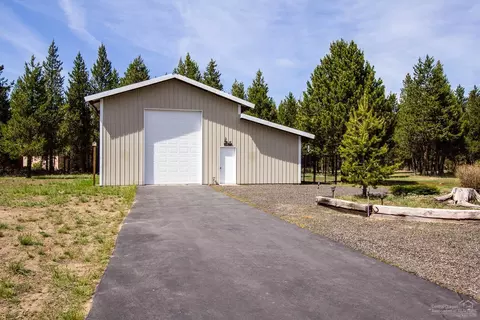 54886 Huntington Rd, Bend, OR 97707 photo 2