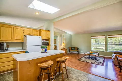 54886 Huntington Rd, Bend, OR 97707 photo 8